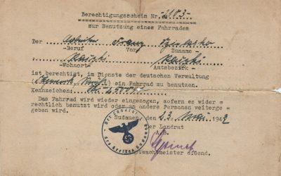 Zezwolenie na posiadanie oraz używanie roweru, wydane w 1942 roku mieszkańcowi miejscowości Raczki. Zezwolenie na posiadanie oraz używanie roweru, wydane w 1942 roku mieszkańcowi miejscowości Raczki.